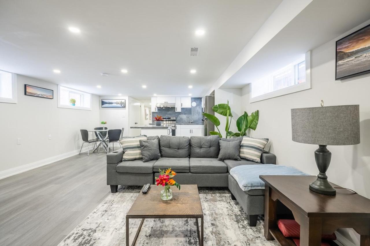 Basement Master Bedroom Миссиссага Экстерьер фото